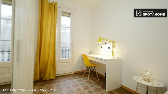 Elegante habitación en alquiler en un apartamento de 3 dormitorios en Barri Gòtic - BARCELONA