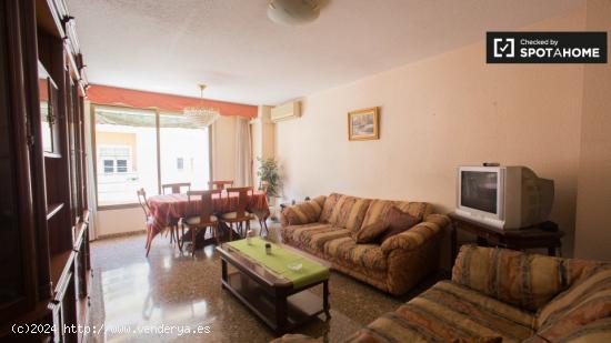 Acogedora habitación en apartamento de 3 dormitorios en Benimaclet - VALENCIA