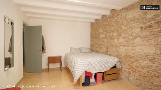 Elegante habitación en alquiler en apartamento de 5 dormitorios en El Raval - BARCELONA