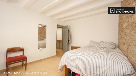 Elegante habitación en alquiler en apartamento de 5 dormitorios en El Raval - BARCELONA