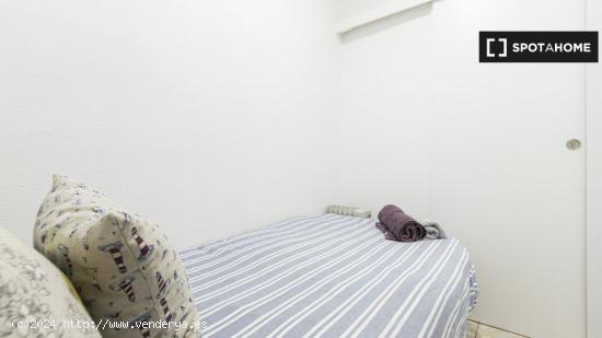 Habitación funcional en un apartamento de 4 dormitorios en el centro de la ciudad - MADRID