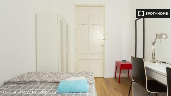 Acogedora habitación en apartamento de 7 dormitorios en Salamanca - MADRID