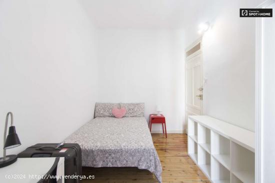 Gran habitación en apartamento de 7 dormitorios en Salamanca, Madrid - MADRID