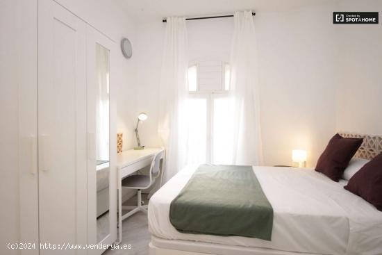 Habitación acogedora en un apartamento de 6 dormitorios - Eixample Dreta, Barcelona - BARCELONA