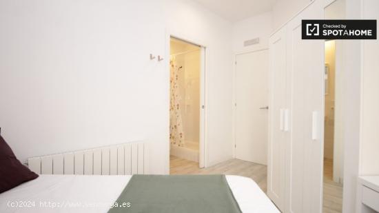 Habitación acogedora en un apartamento de 6 dormitorios - Eixample Dreta, Barcelona - BARCELONA