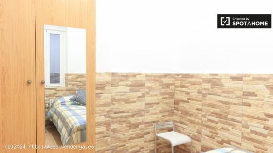 Acogedora habitación en un apartamento de 4 dormitorios en Almagro, Madrid - MADRID