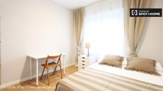 Habitación acogedora en piso compartido de 5 habitaciones en Nueva España - MADRID