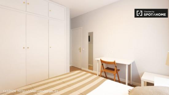 Habitación acogedora en piso compartido de 5 habitaciones en Nueva España - MADRID