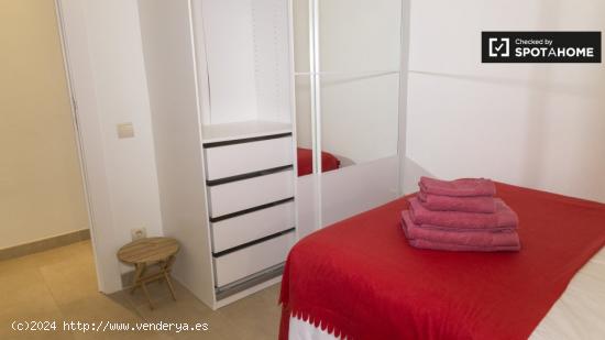 Acogedora habitación en alquiler en un apartamento de 4 dormitorios en Gràcia - BARCELONA