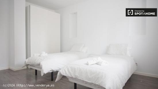 Elegante habitación en alquiler en apartamento de 4 dormitorios en Puente de Vallecas - MADRID