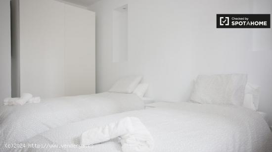 Elegante habitación en alquiler en apartamento de 4 dormitorios en Puente de Vallecas - MADRID