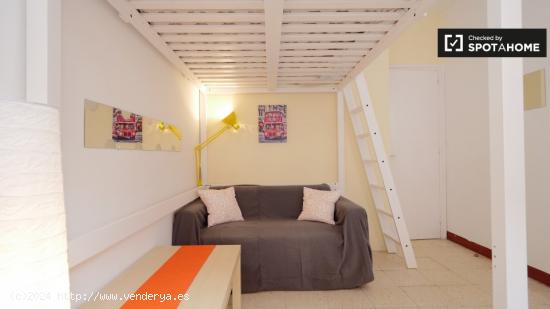 Habitación luminosa en alquiler en un apartamento de 4 dormitorios en L'Eixample - BARCELONA