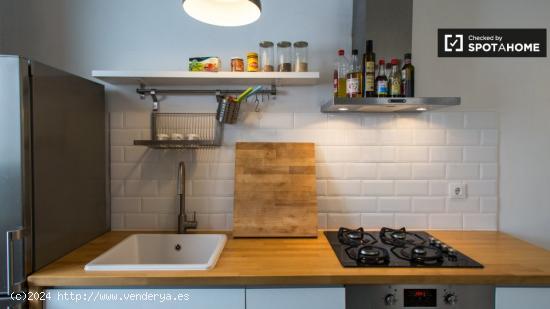 Apartamento amueblado de 2 dormitorios en alquiler en El Raval - BARCELONA