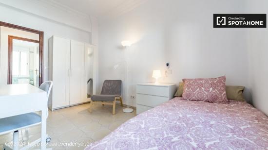 Habitación amueblada, apartamento de 4 dormitorios, Camins al Grau, Valencia - VALENCIA