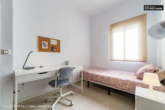 Habitación soleada, apartamento de 4 dormitorios en Camins al Grau, Valencia - VALENCIA