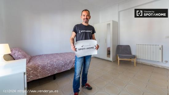 Habitación soleada, apartamento de 4 dormitorios en Camins al Grau, Valencia - VALENCIA