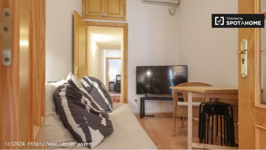 Moderno apartamento de 2 dormitorios con balcón en alquiler en Madrid Centro, cerca de la Gran Vía