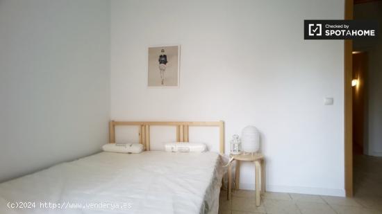 Habitación con balcón en un apartamento de 5 dormitorios en Barri Gòtic - BARCELONA