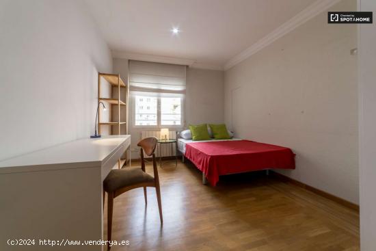 Habitación amueblada en un apartamento de 8 dormitorios en El Pla del Real - VALENCIA