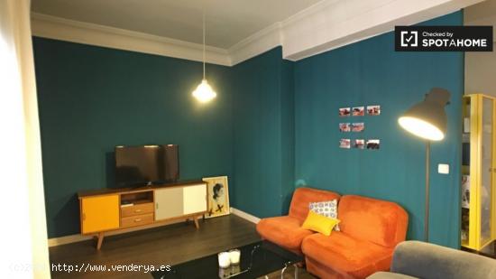 Elegante apartamento de 2 dormitorios con balcón en alquiler en Delicias - MADRID