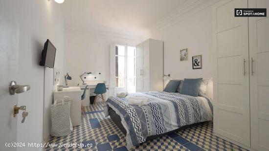 Elegante habitación en alquiler en un apartamento de 9 dormitorios en l'Eixample - BARCELONA