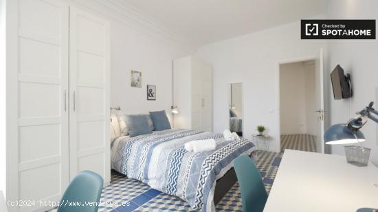 Elegante habitación en alquiler en un apartamento de 9 dormitorios en l'Eixample - BARCELONA