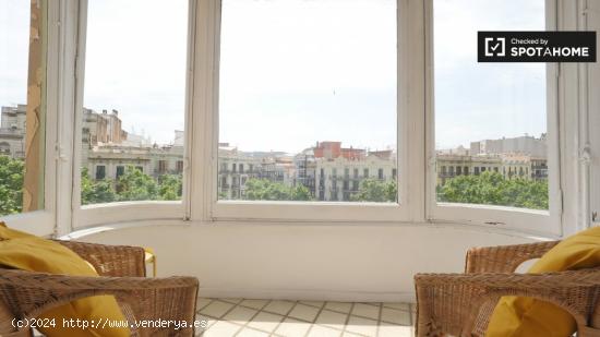 Se alquila habitación en apartamento de 9 dormitorios en l'Eixample - BARCELONA