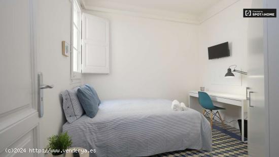  Acogedora habitación en alquiler en un apartamento de 9 dormitorios en l'Eixample - BARCELONA 