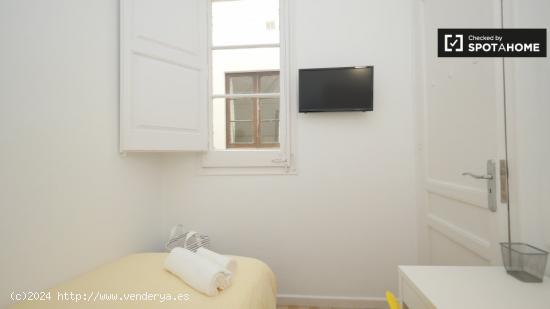 Cómoda habitación en alquiler en un apartamento de 9 dormitorios en l'Eixample - BARCELONA