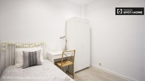 Acogedora habitación en alquiler en un apartamento recientemente renovado de 3 dormitorios en Goya 