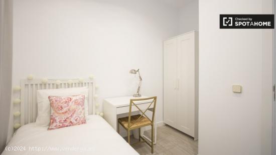 Habitación acogedora en alquiler en un apartamento de 3 dormitorios recientemente renovado - MADRID