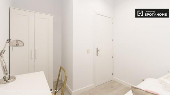 Habitación acogedora en alquiler en un apartamento de 3 dormitorios recientemente renovado - MADRID