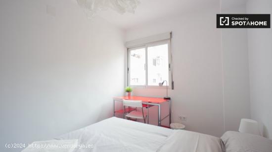 Habitación con cama doble en alquiler en apartamento de 4 dormitorios en Benimaclet - VALENCIA