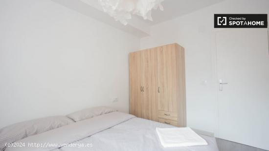 Habitación con cama doble en alquiler en apartamento de 4 dormitorios en Benimaclet - VALENCIA