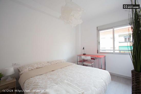 Habitación con cama doble en alquiler en apartamento de 4 dormitorios en Benimaclet - VALENCIA