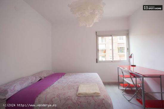  Habitación con cama doble en alquiler en apartamento de 4 dormitorios en Benimaclet - VALENCIA 