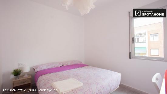 Habitación con cama doble en alquiler en apartamento de 4 dormitorios en Benimaclet - VALENCIA