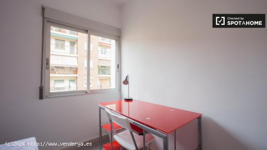 Habitación con cama doble en alquiler en apartamento de 4 dormitorios en Benimaclet - VALENCIA