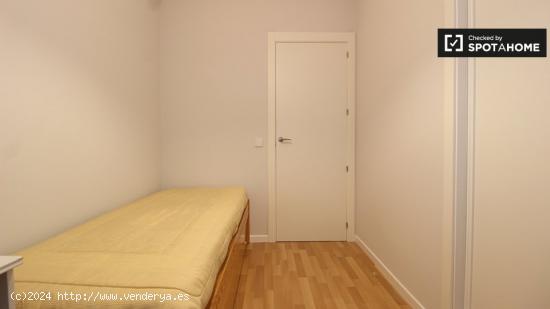 Acogedora habitación en apartamento de 3 dormitorios en Puente de Vallecas - MADRID