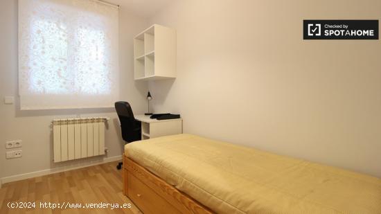 Acogedora habitación en apartamento de 3 dormitorios en Puente de Vallecas - MADRID