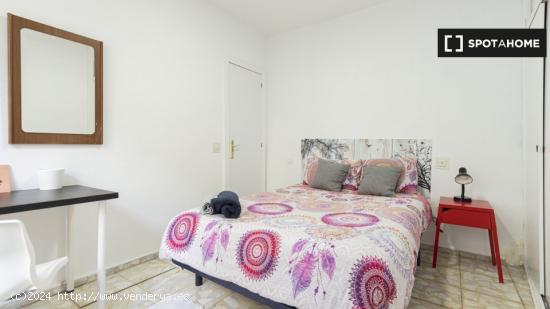 Habitación moderna en un apartamento de 4 dormitorios en el centro de la ciudad - MADRID