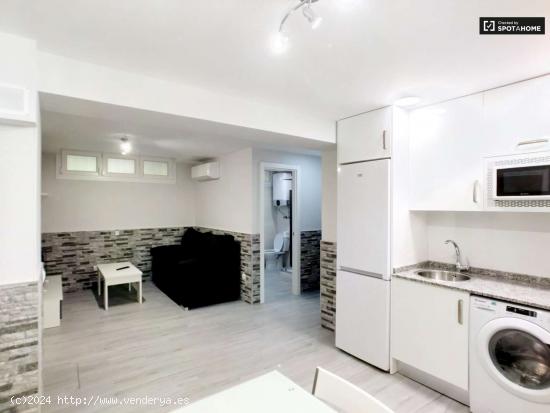 Apartamento de 2 dormitorios en alquiler en Aluche - MADRID