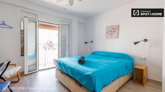 Habitación luminosa en apartamento de 3 dormitorios en Poblats Marítims - VALENCIA