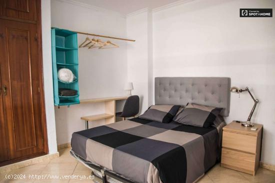 Se alquila habitación, apartamento de 6 dormitorios, Ciutat Vella - VALENCIA