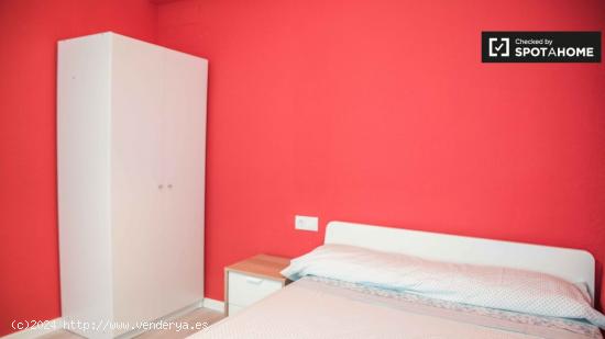 Habitación amueblada en un apartamento de 3 dormitorios en Poblats Marítims - VALENCIA