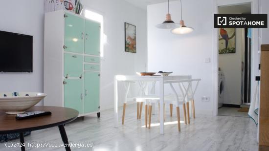 Moderno apartamento de 1 dormitorio con terraza en alquiler en Embajadores - MADRID