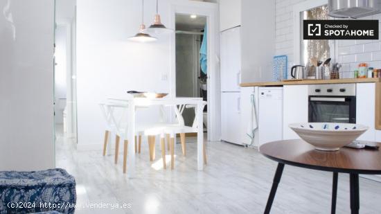 Moderno apartamento de 1 dormitorio con terraza en alquiler en Embajadores - MADRID