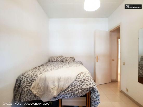  Cómoda habitación en alquiler en apartamento de 4 dormitorios en El Raval - BARCELONA 