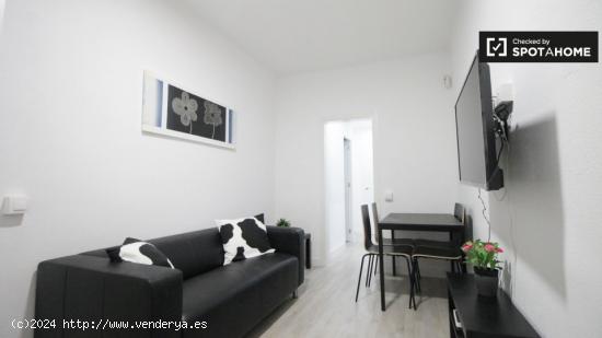 Apartamento renovado de 3 dormitorios en alquiler en El Raval - BARCELONA