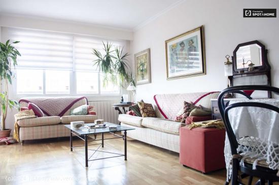 Elegante apartamento de 2 dormitorios con balcón en alquiler en Retiro - MADRID